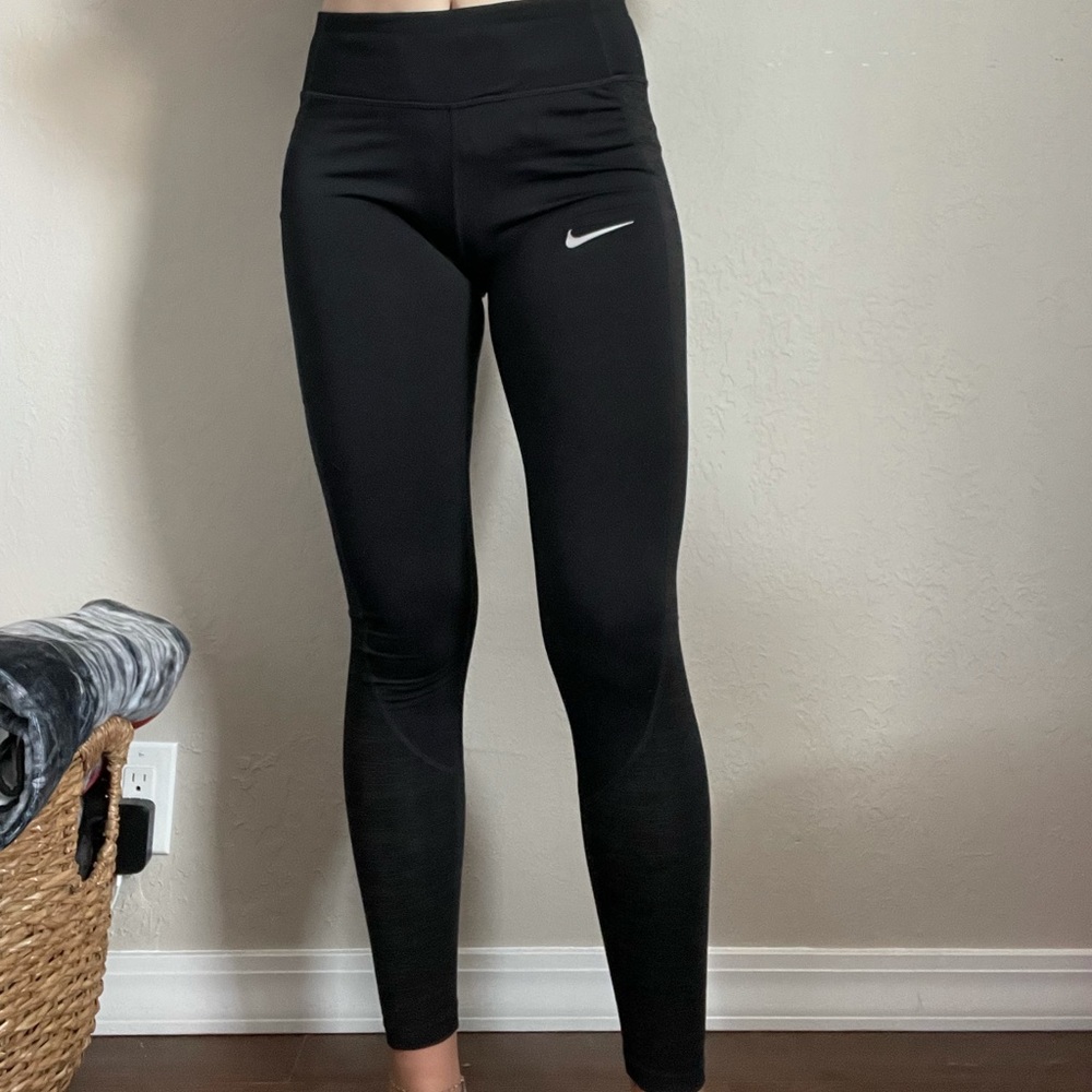 Black Nike leggings